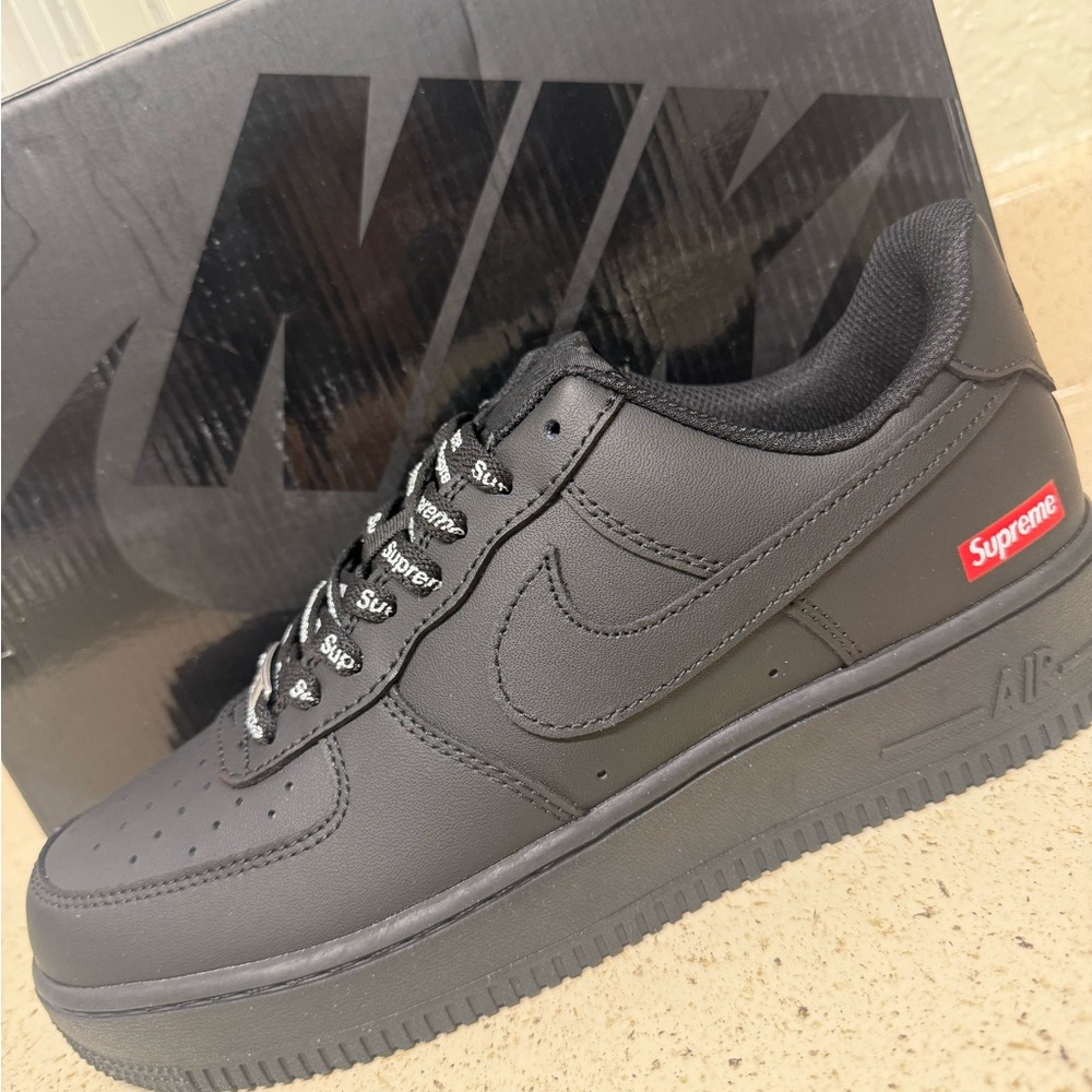Nike Air Force 1 Low Supreme